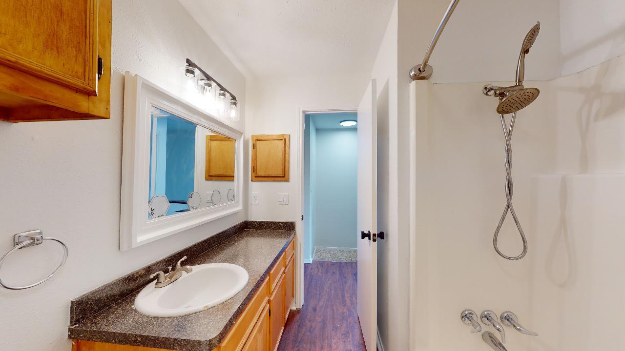 Unit B property image