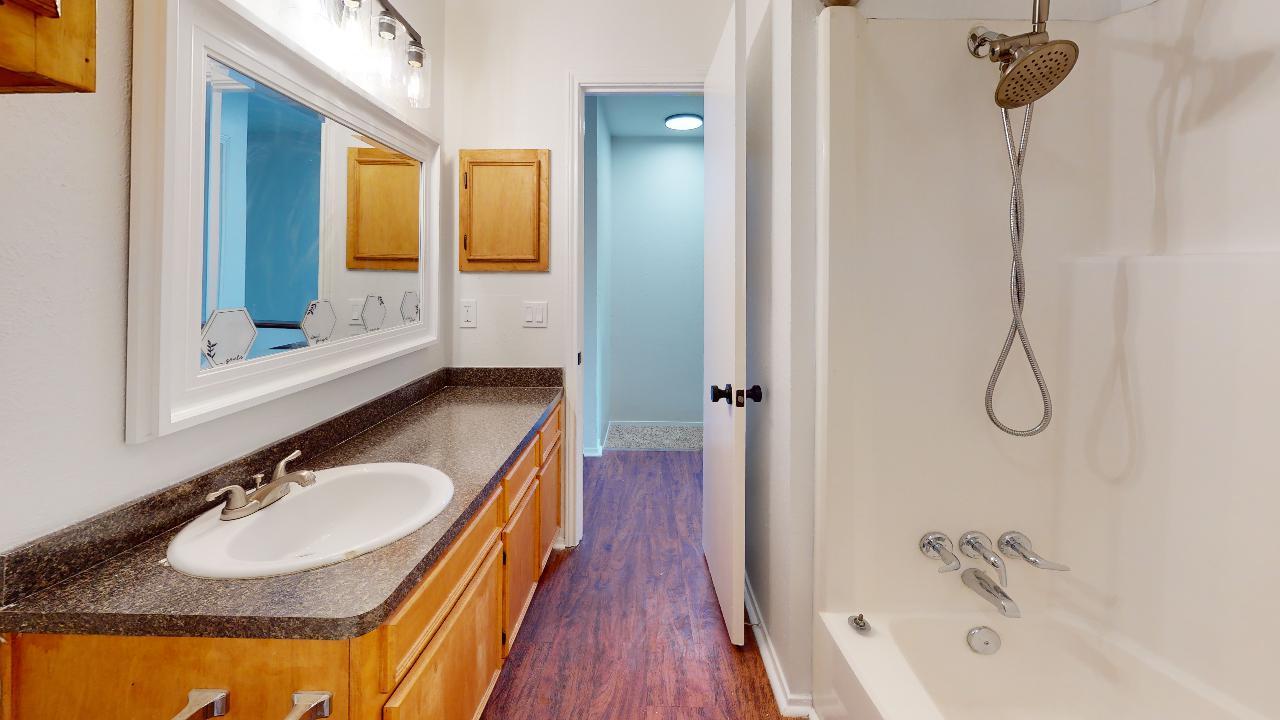 Unit B property image
