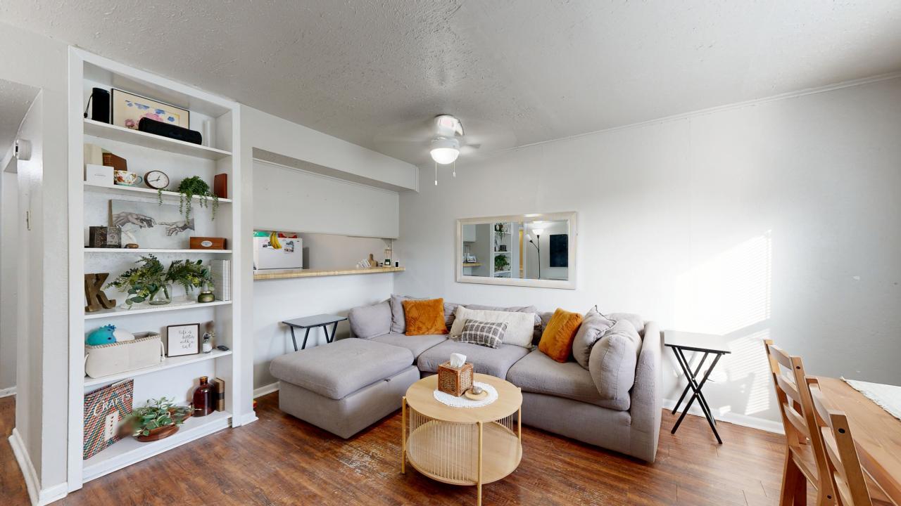 1327 Airline property image