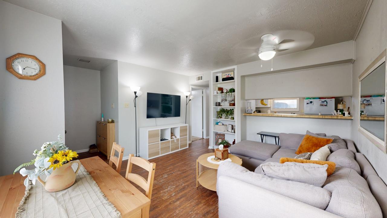 1327 Airline property image