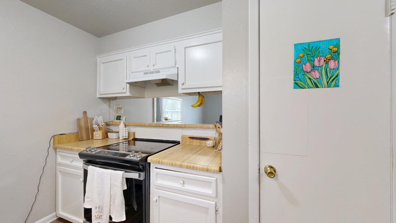 1327 Airline property image