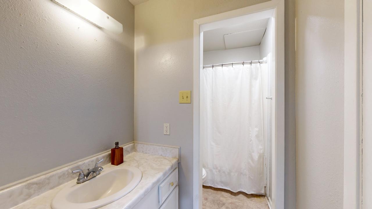 1327 Airline property image