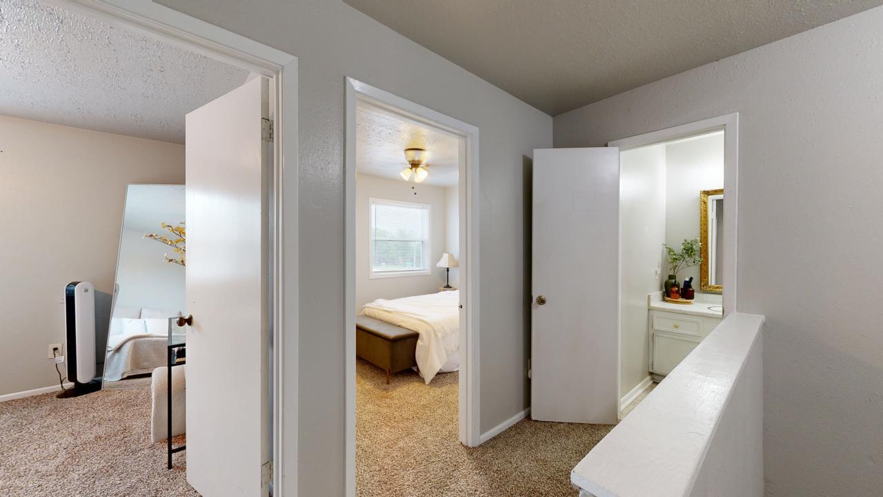 1327 Airline property image