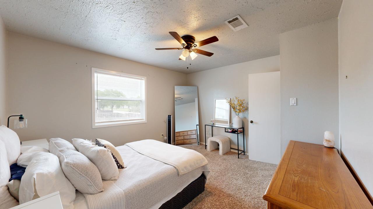 1327 Airline property image