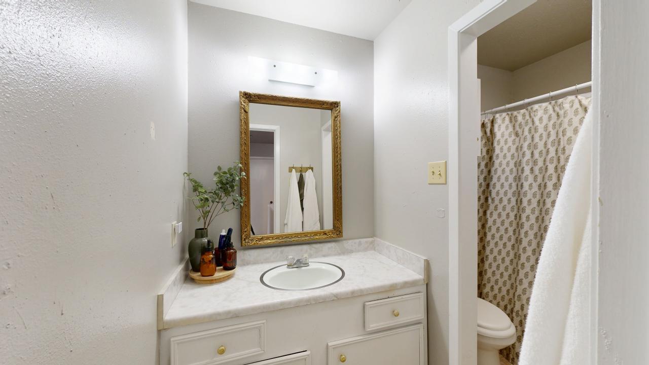 1327 Airline property image