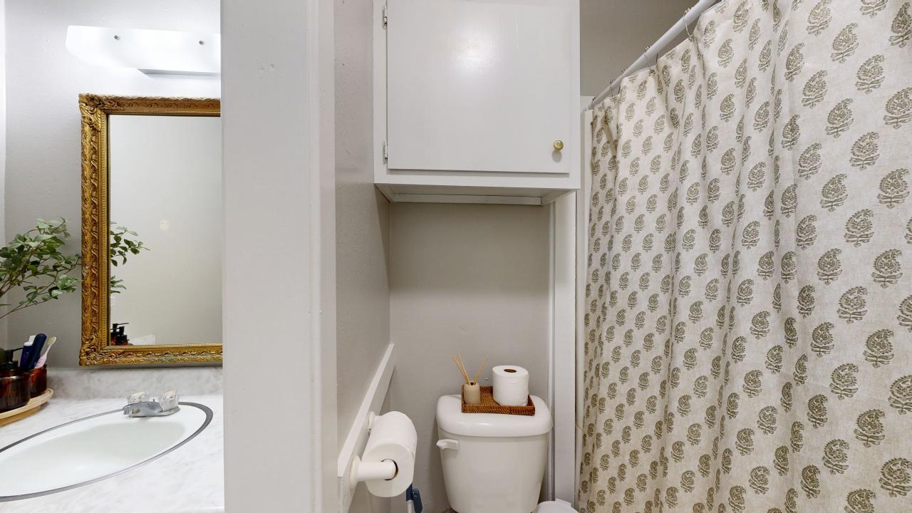 1327 Airline property image