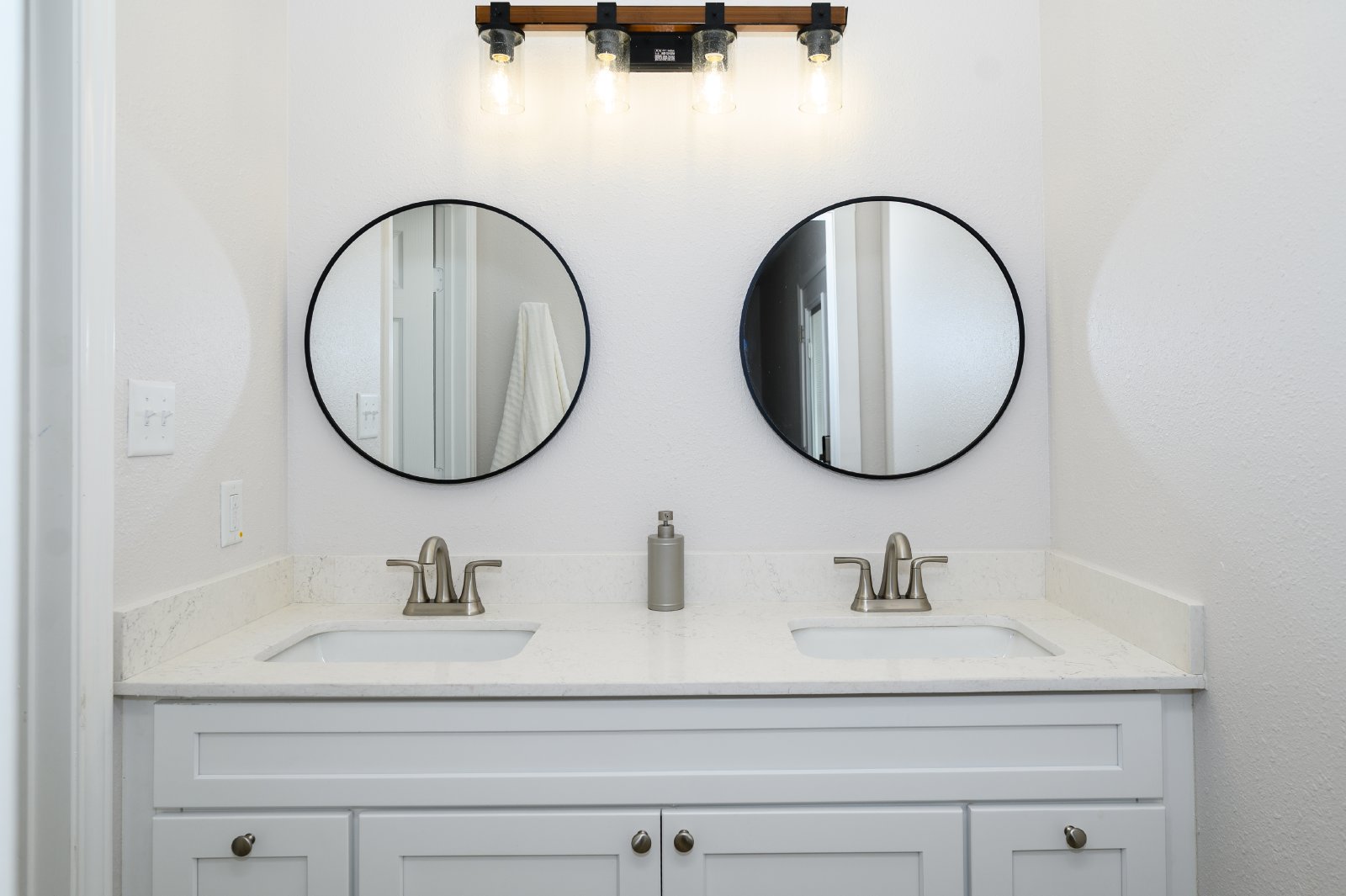 Suite D property image