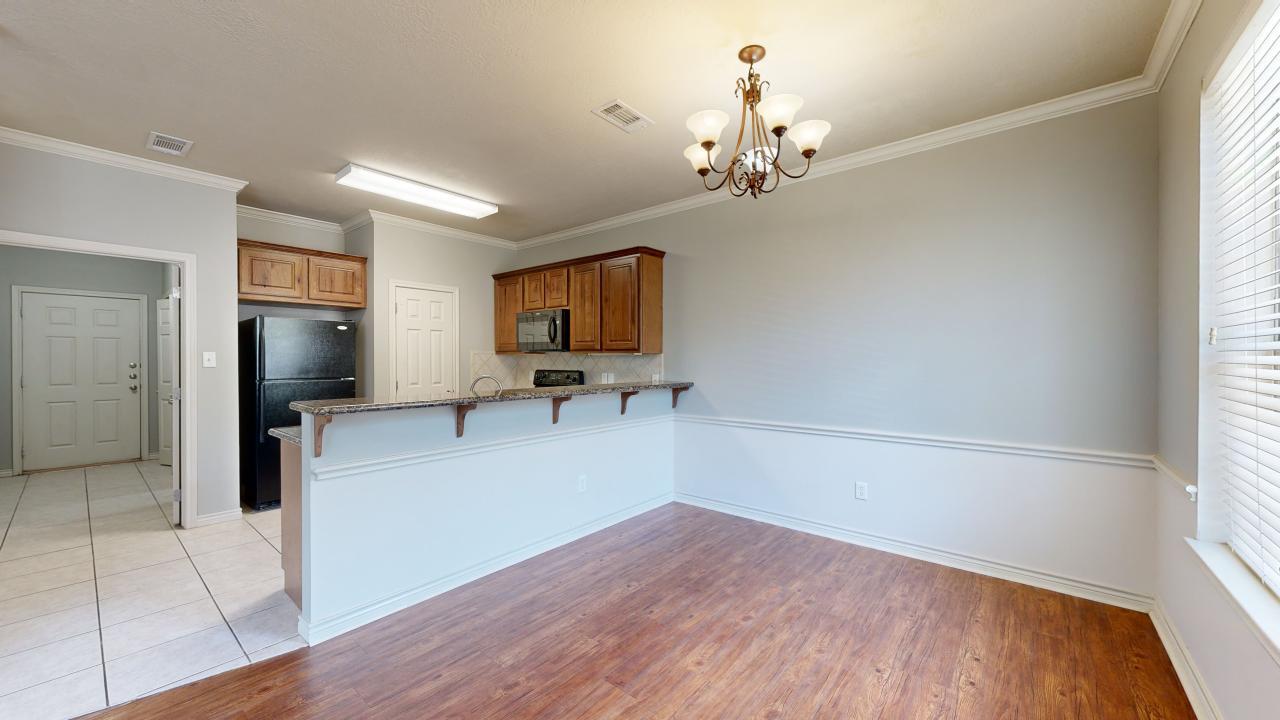 211 Forest Room B property image