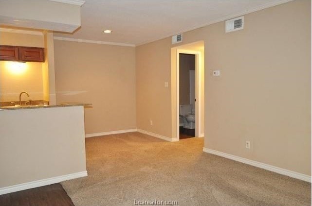 904 University Oaks #082 property image