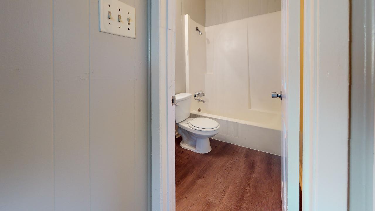 206 Lynn-B property image