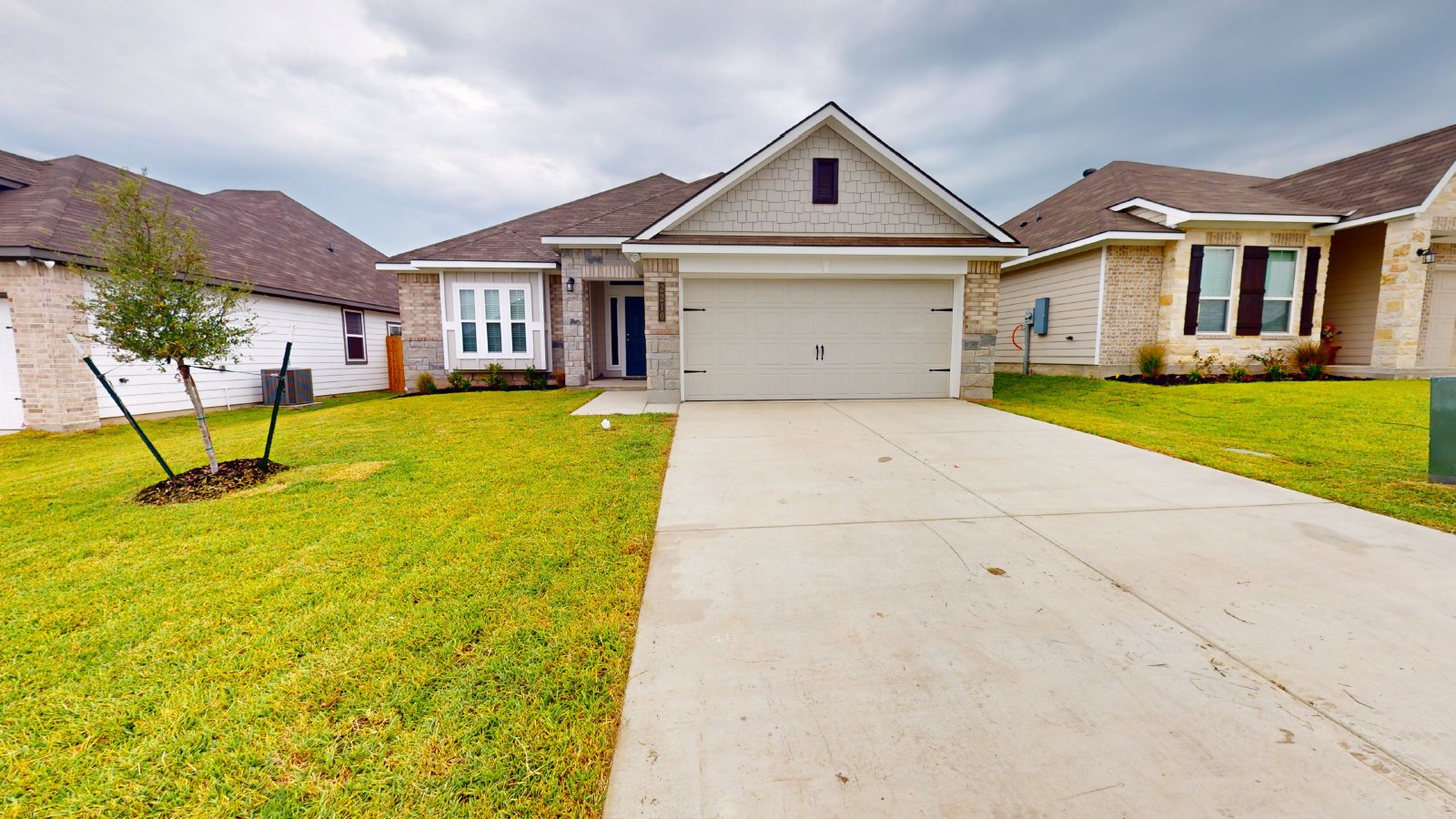 2210 property image