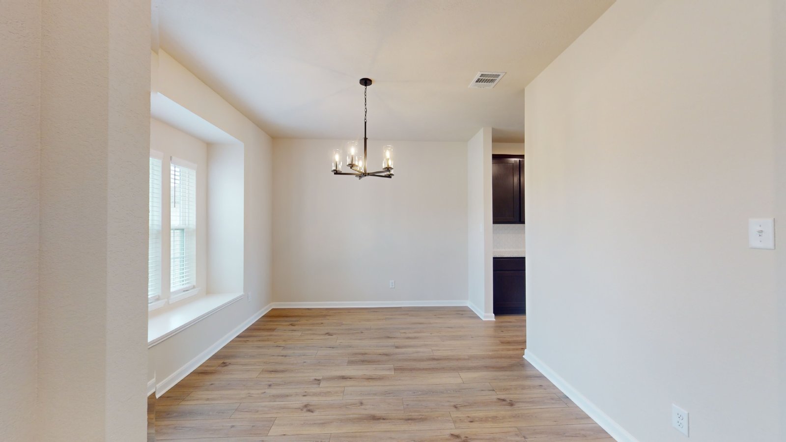 2210 property image