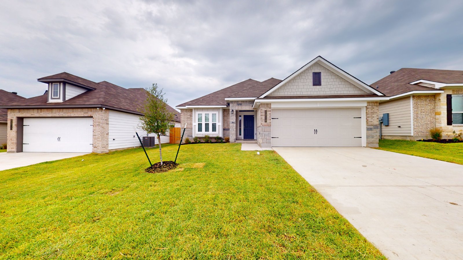 2210 property image