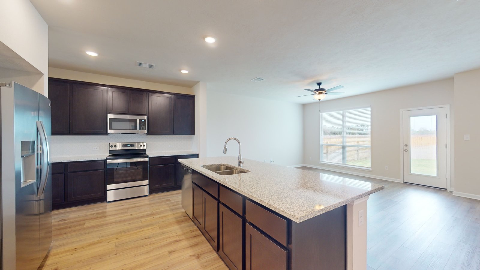 2210 property image