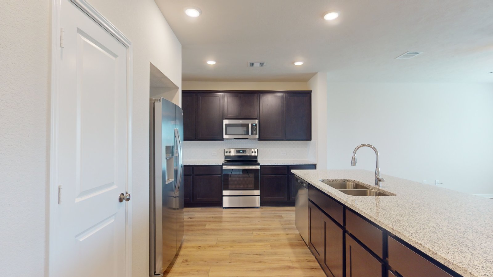 2210 property image