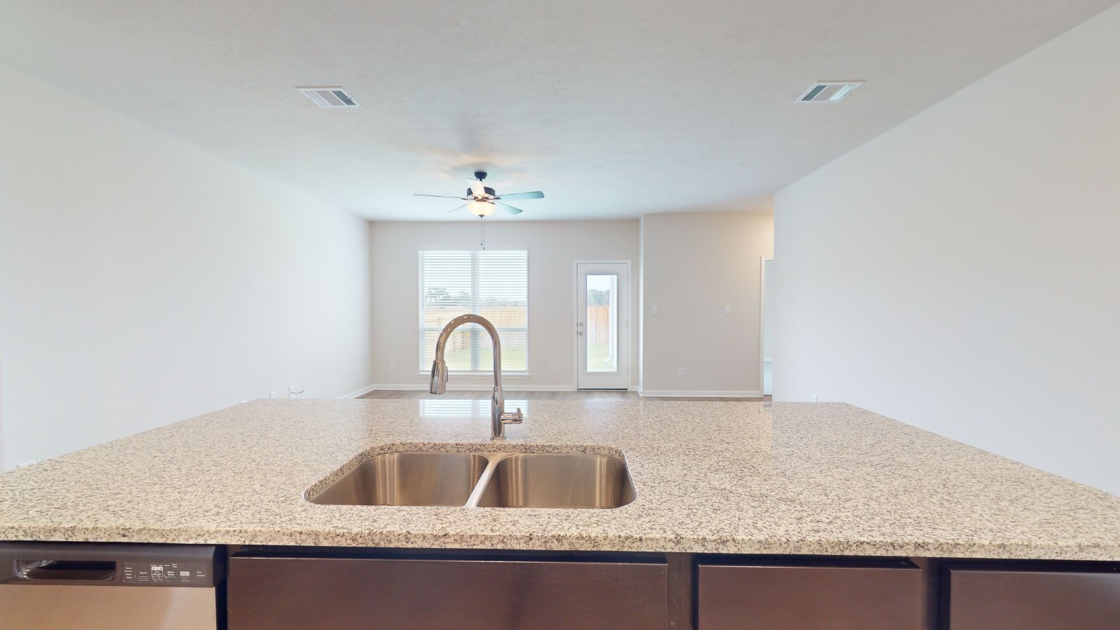 2210 property image
