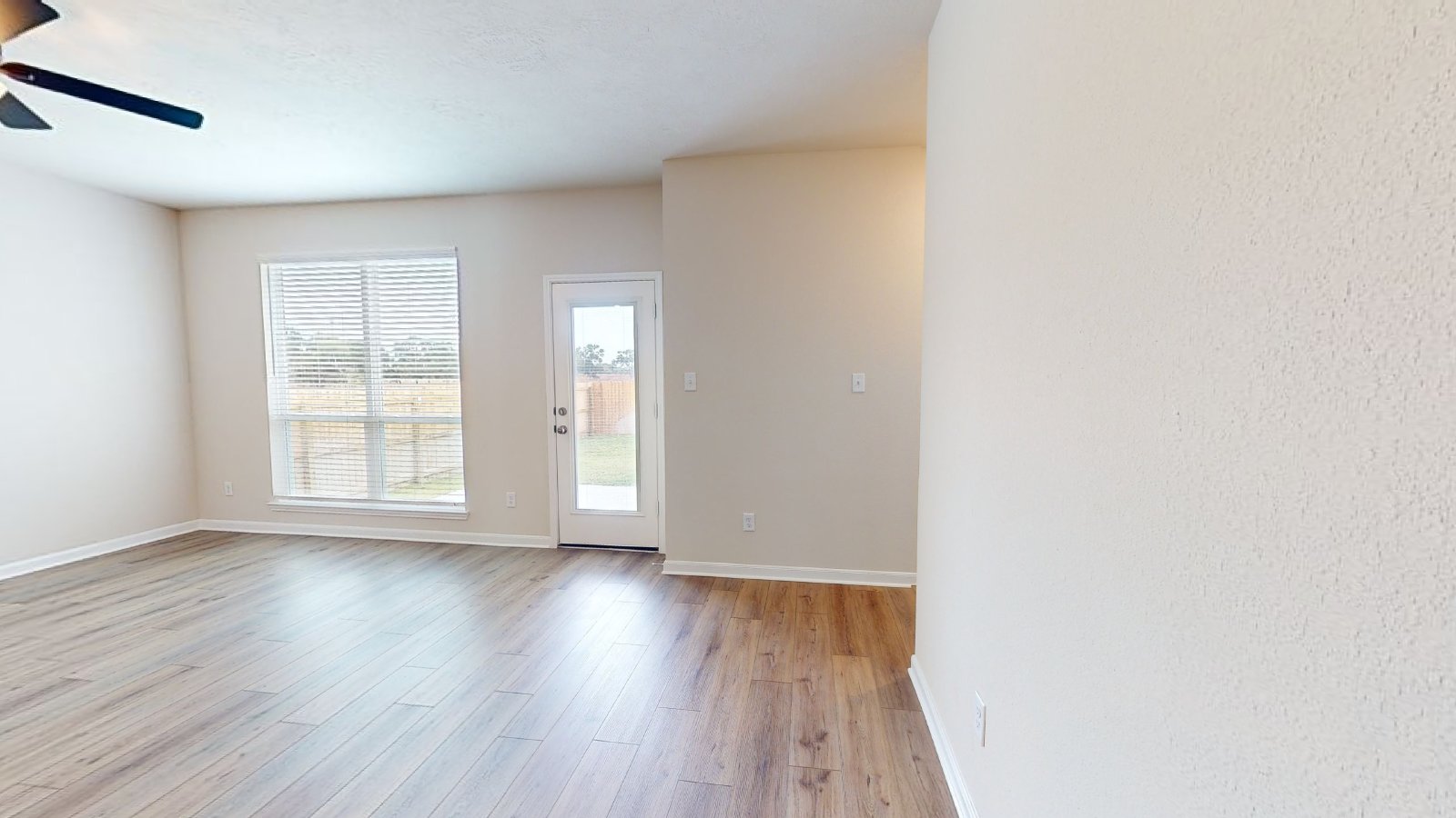 2210 property image