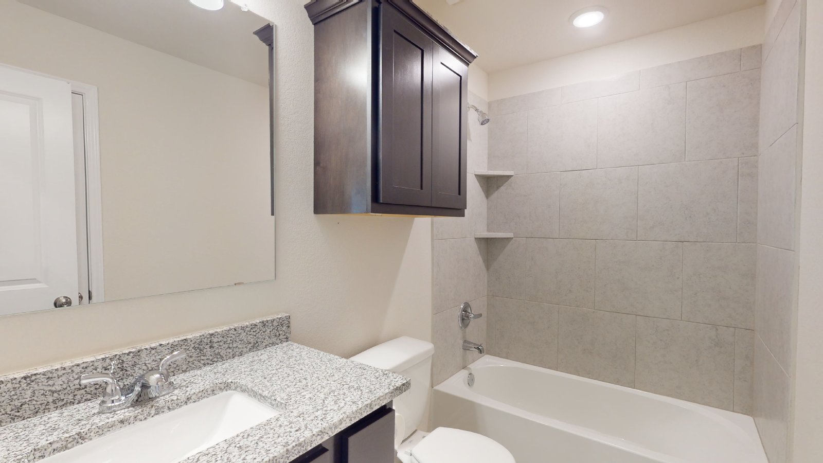2210 property image