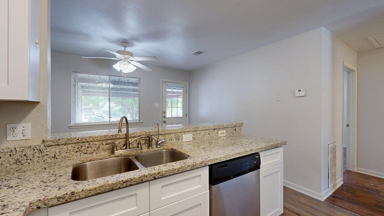 412 University Oaks property image