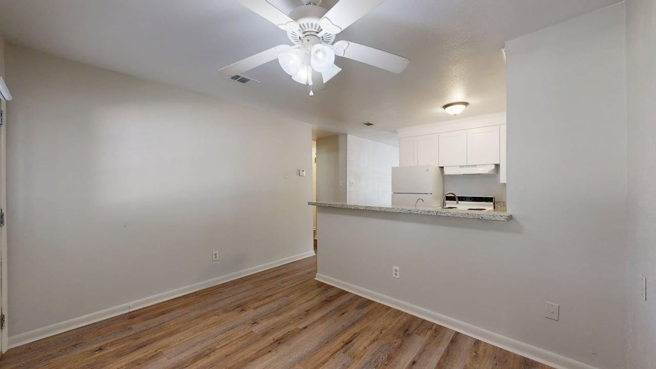 412 University Oaks property image