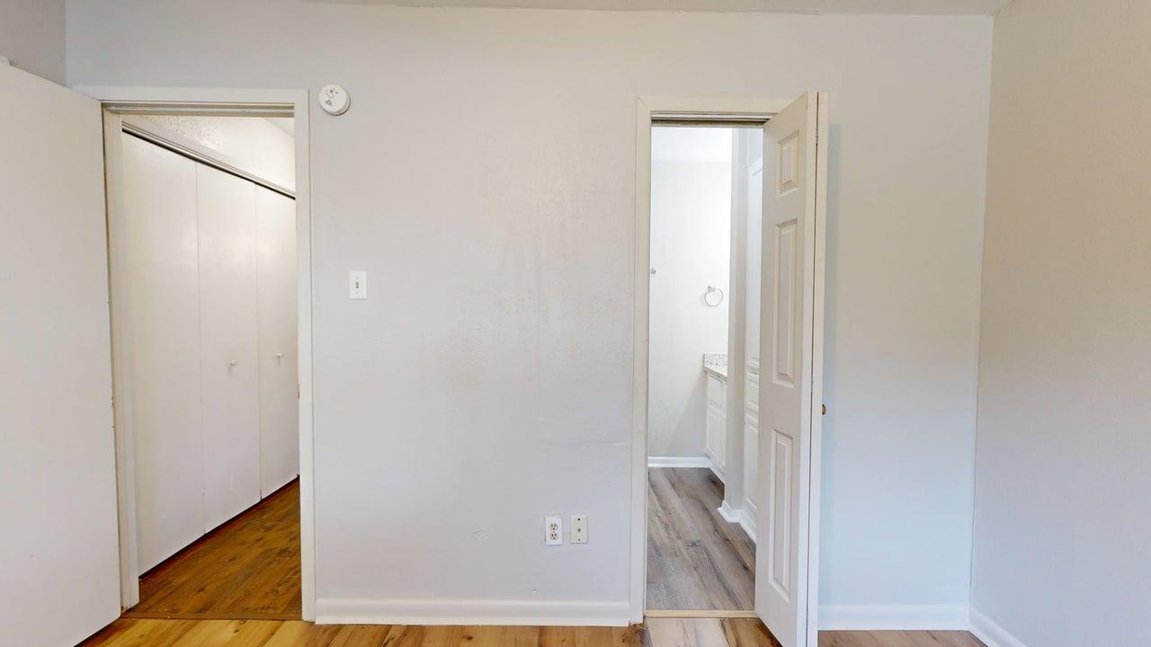 412 University Oaks property image