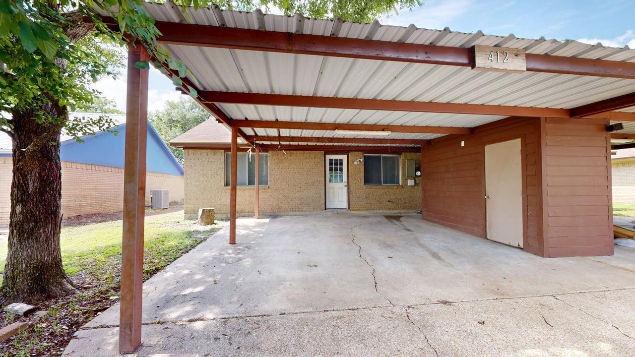 412 University Oaks property image