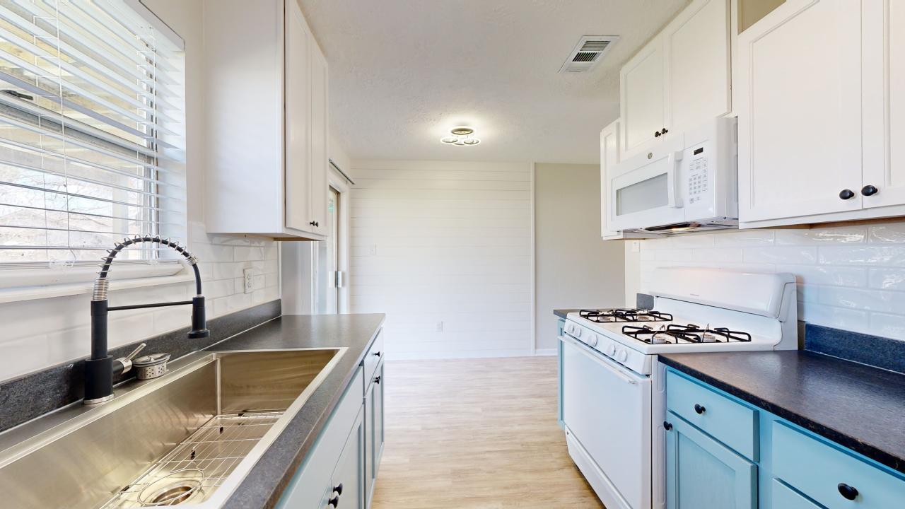 1441-1443 2 property image