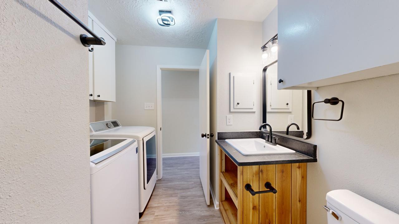 1441-1443 2 property image