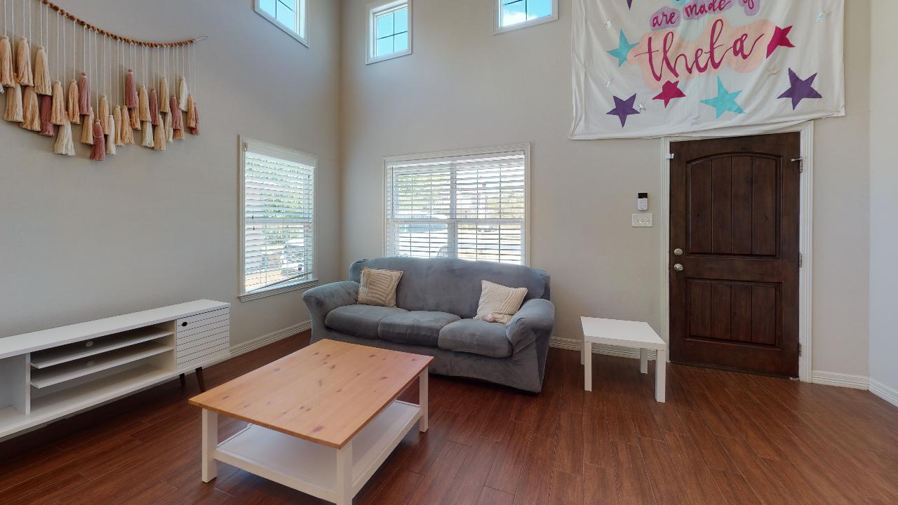 302 Gilchrist property image