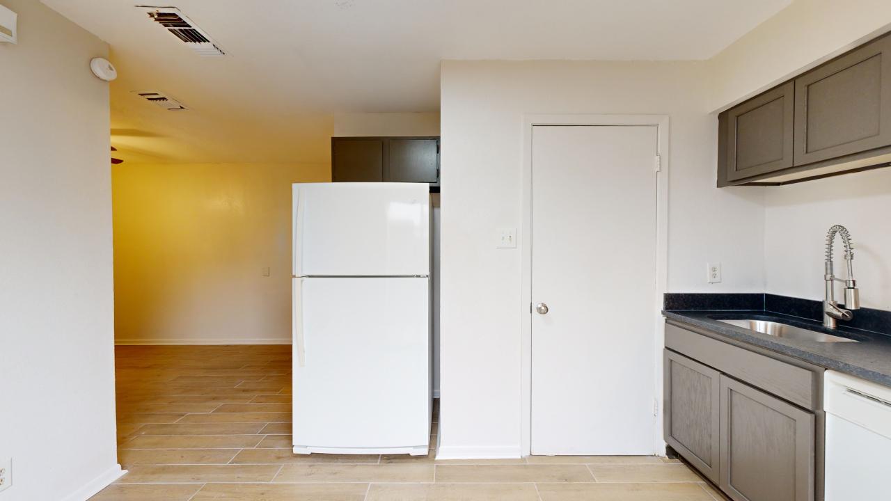 725 Peppertree Dr Apt 25 property image