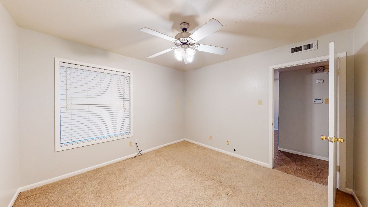 1326 Airline property image