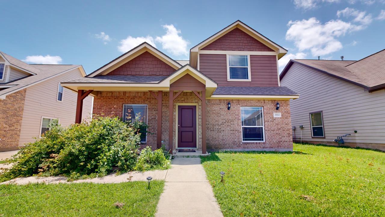 Large 4 bedroom property image