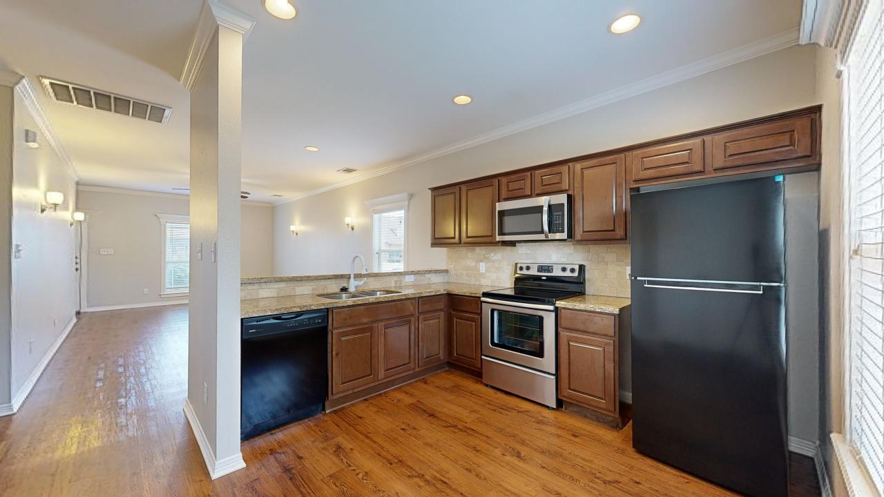 Large 4 bedroom property image