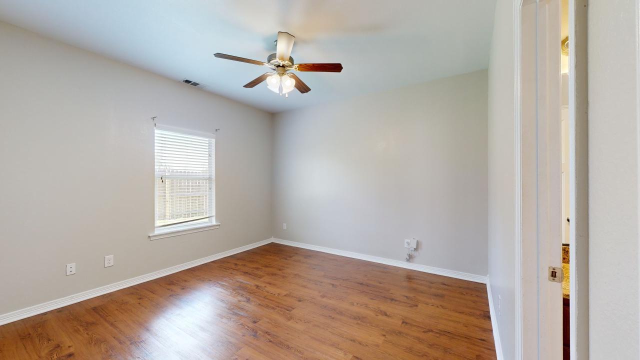 Large 4 bedroom property image