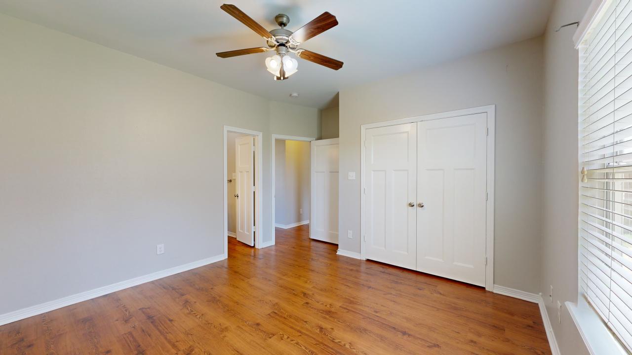 Large 4 bedroom property image