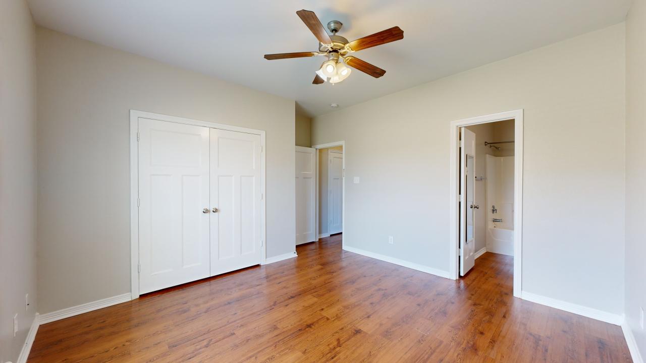 Large 4 bedroom property image