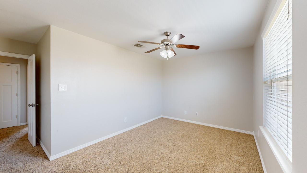 Large 4 bedroom property image