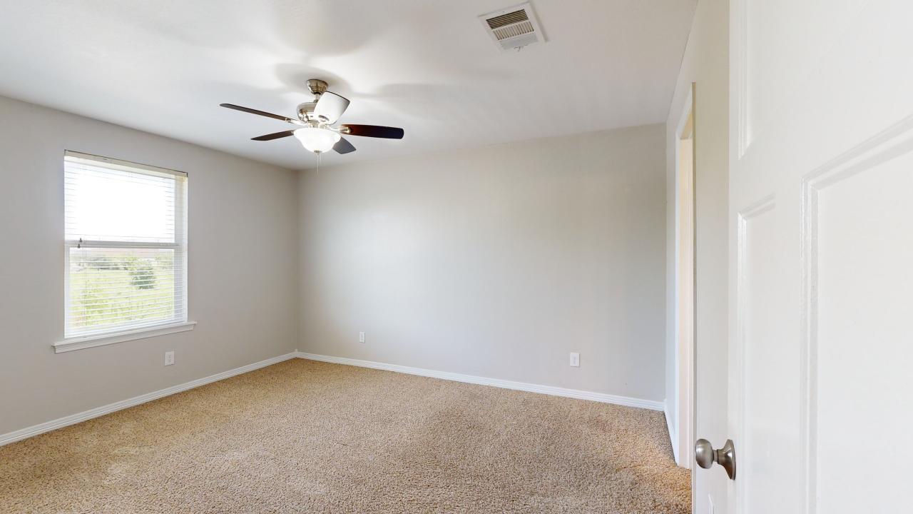 Large 4 bedroom property image