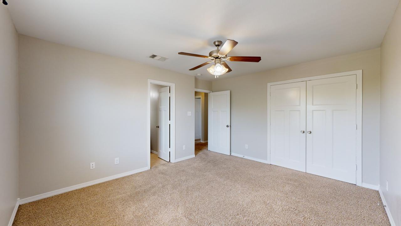 Large 4 bedroom property image