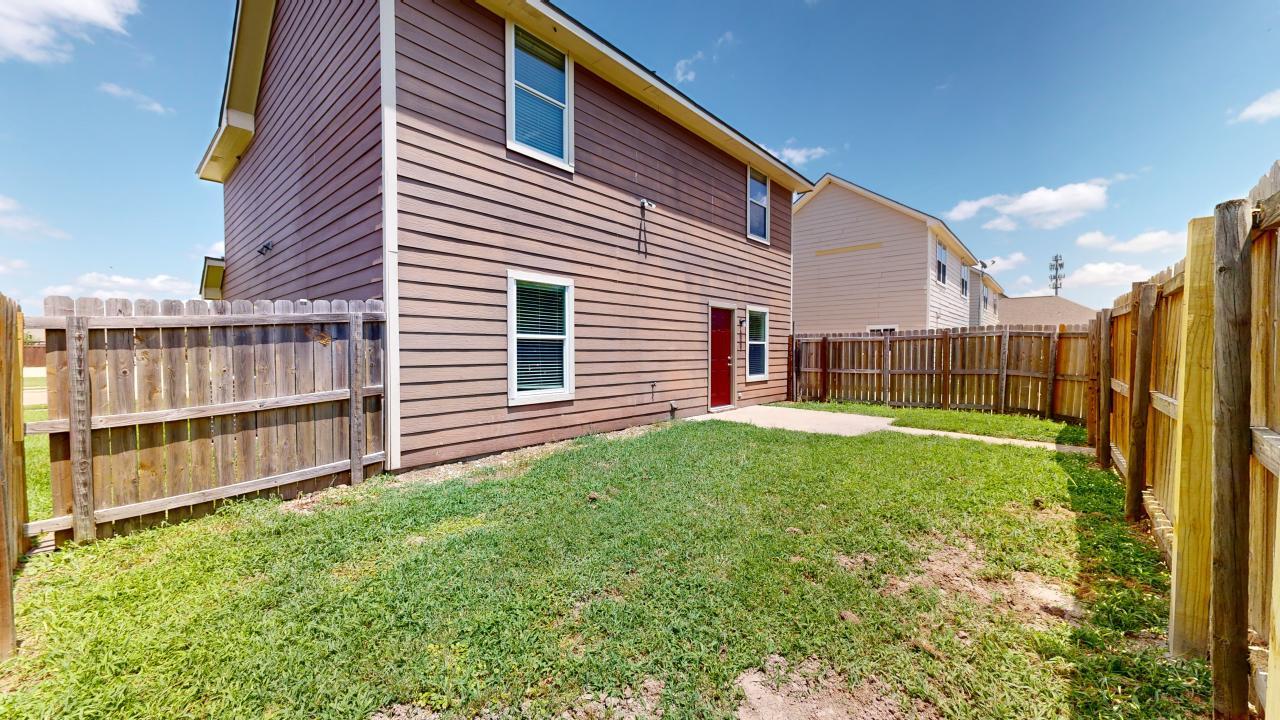 Large 4 bedroom property image