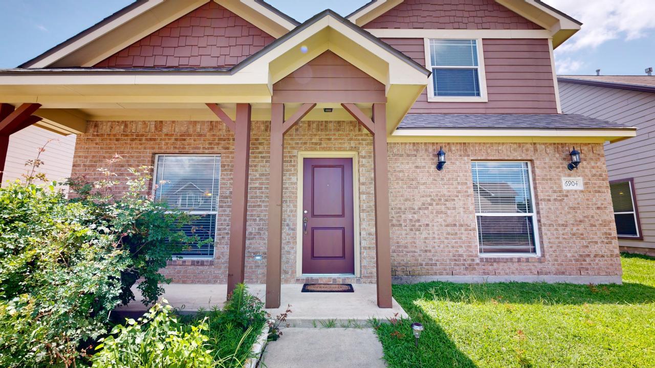 Large 4 bedroom property image