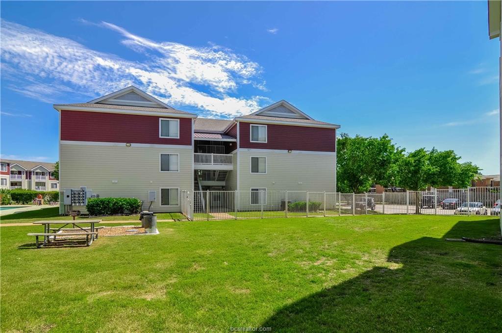 523 Southwest Pkwy room B property image