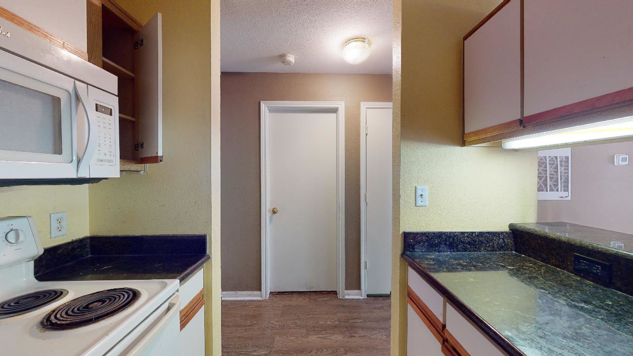 523 Southwest Pkwy room B property image