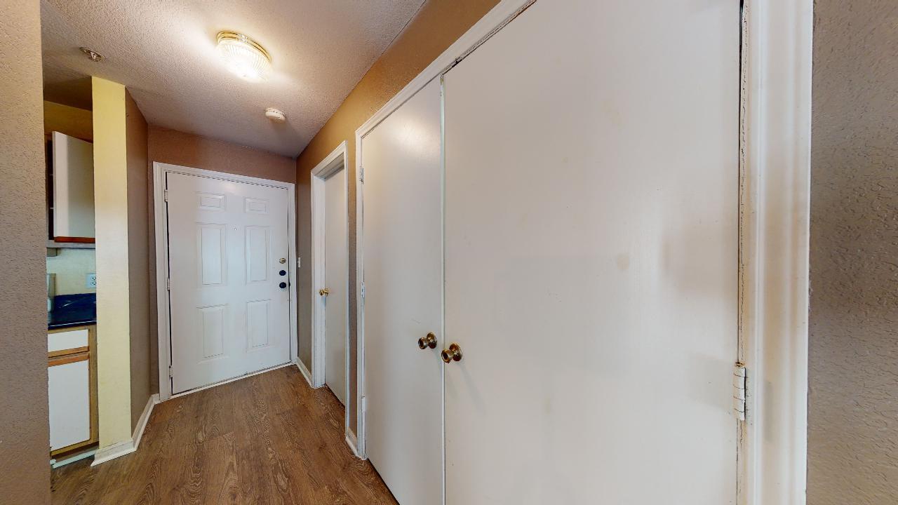 523 Southwest Pkwy room B property image