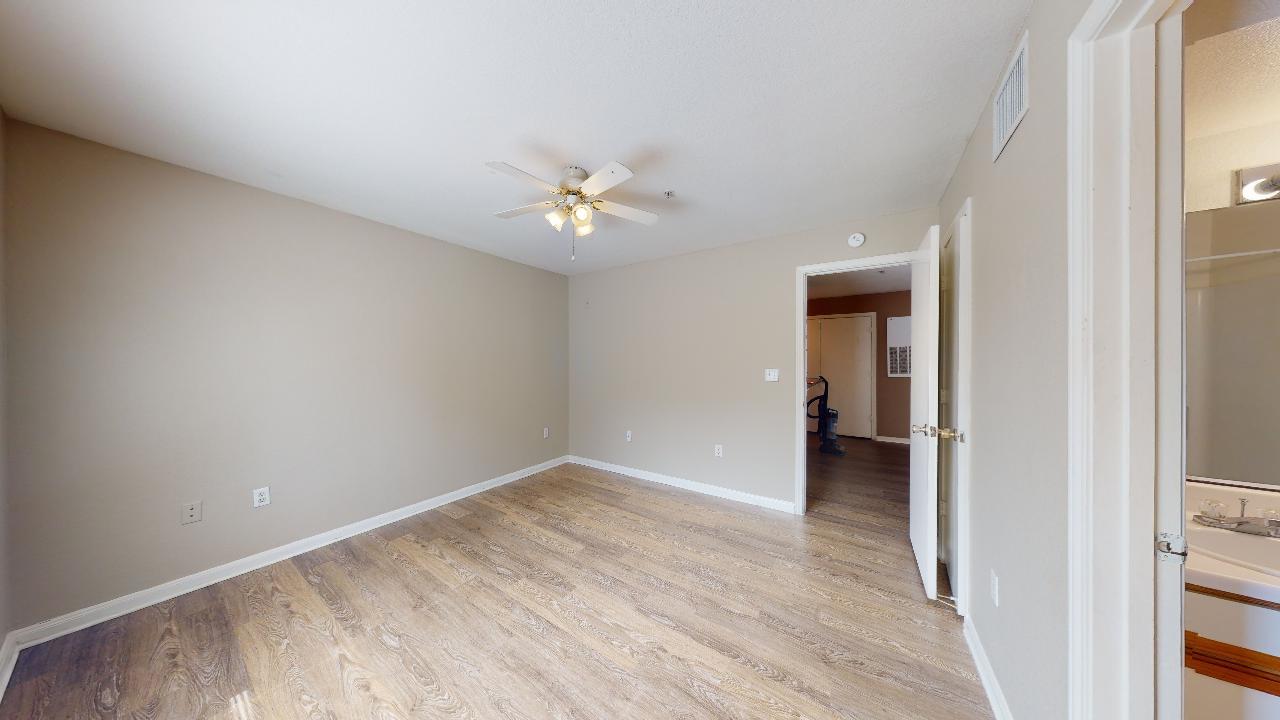 523 Southwest Pkwy room B property image