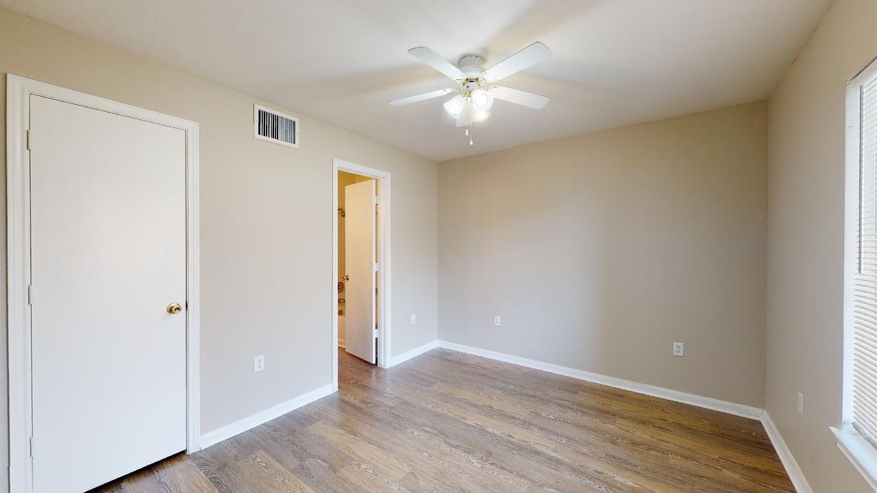 523 Southwest Pkwy room B property image