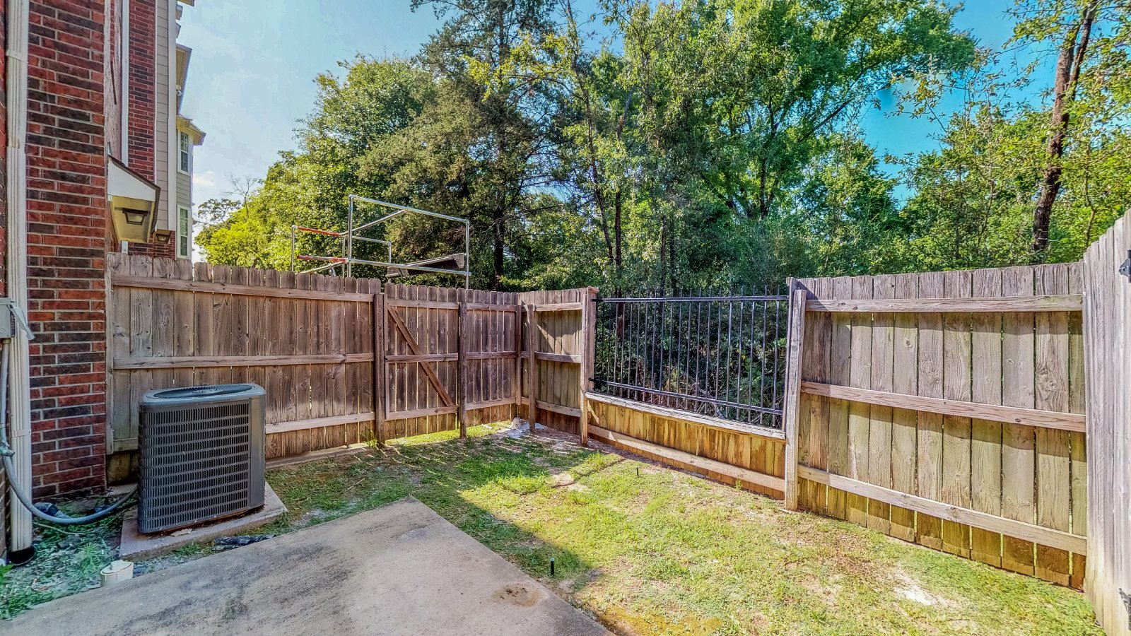 305 Holleman 1306 property image