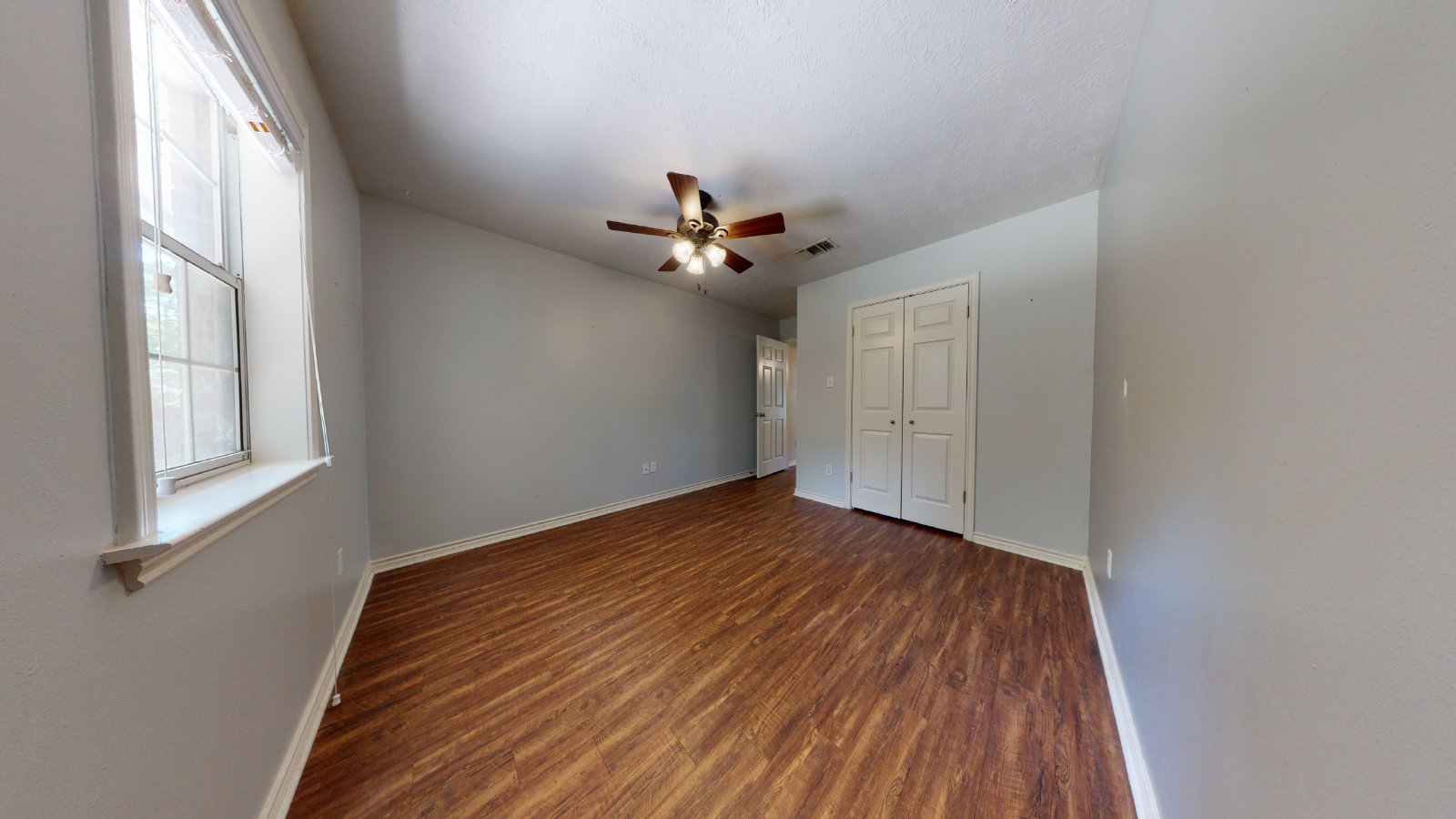 1215 Glade property image