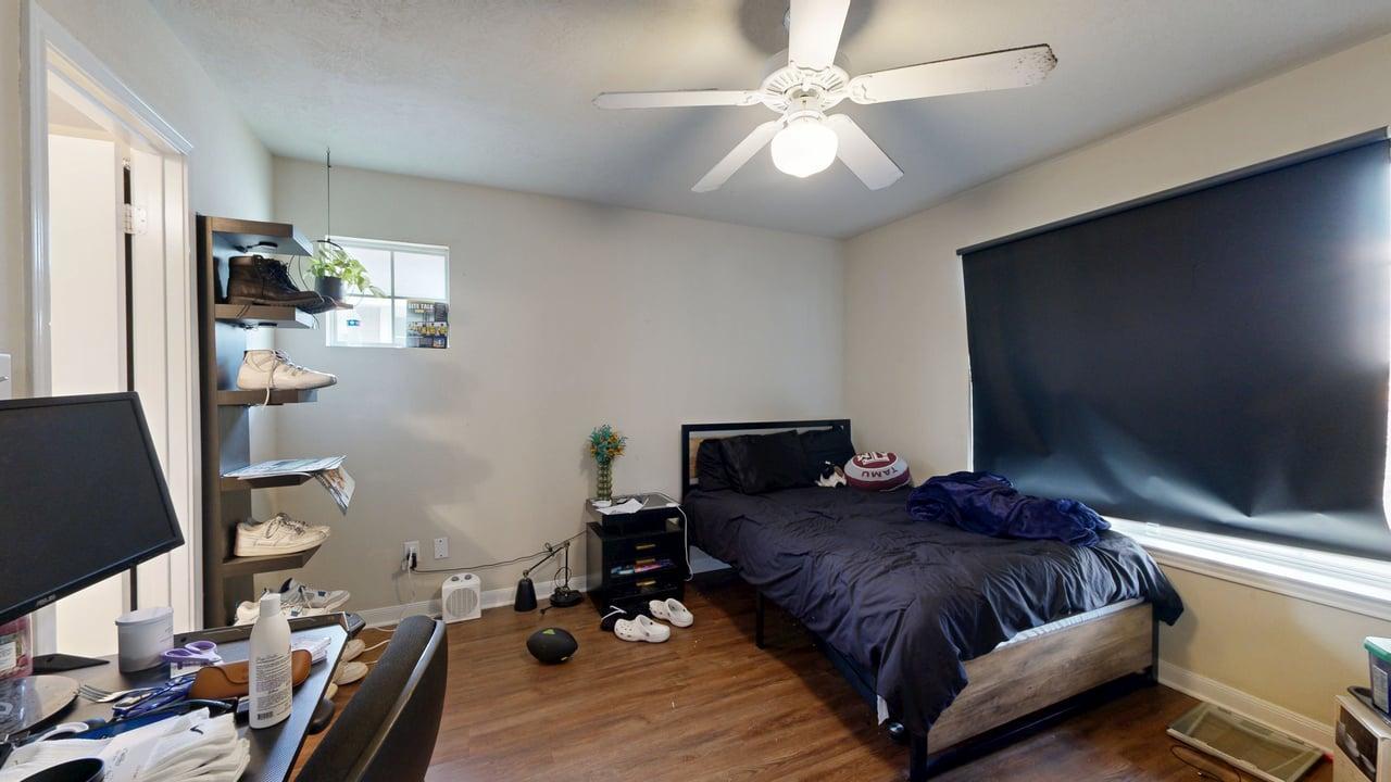 LO-2933 McLaren property image