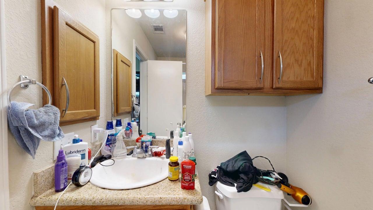 LO-2933 McLaren property image